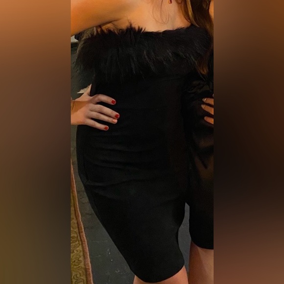 VENUS Size 4 Black Strapless Bodycon Mini Cocktail Dress with Faux Fur Accent - Picture 9 of 9